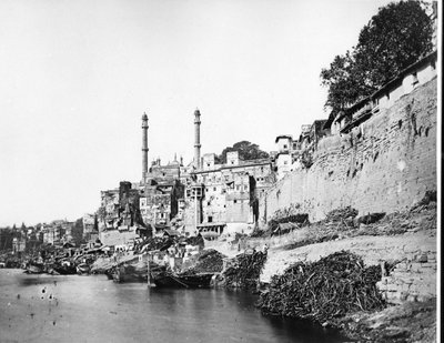 Pachganga Ghat en de Aurangzeb Moskee, Benares door European Photographer